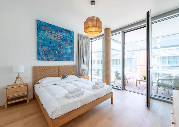 Sea View Waterfront - Happy Apartment