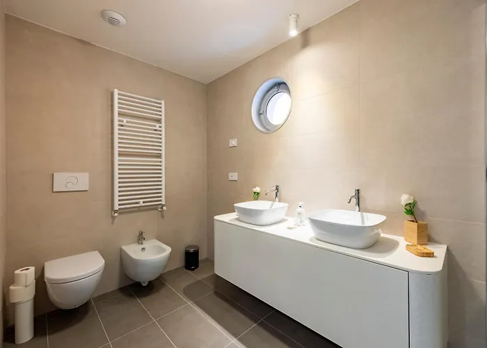 Sea View Waterfront - Happy Apartment *