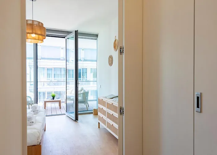 Sea View Waterfront - Happy