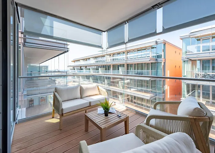 Sea View Waterfront - Happy