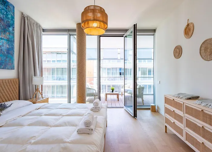 Sea View Waterfront - Happy *